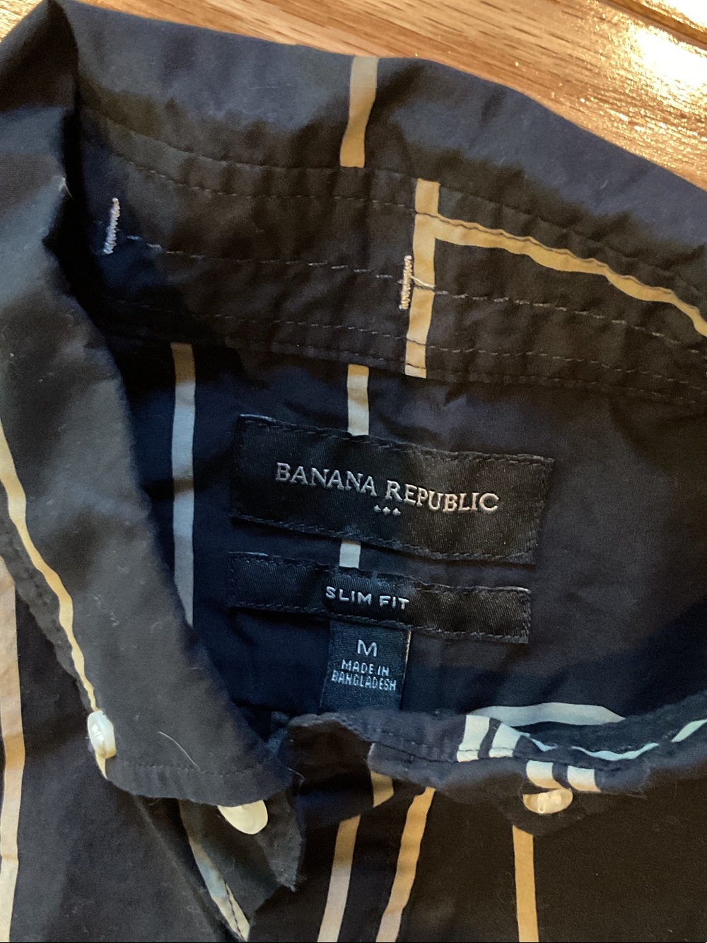 Banana Republic Black Short-Sleeve Button-Down Tan Geometric Lines NWOT medium - Picture 7 of 9